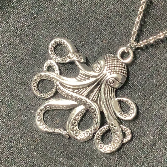 KRAKEN / OCTOPUS NEW - detailed 2” big on necklace - Tibetan silver - Picture 4 of 6